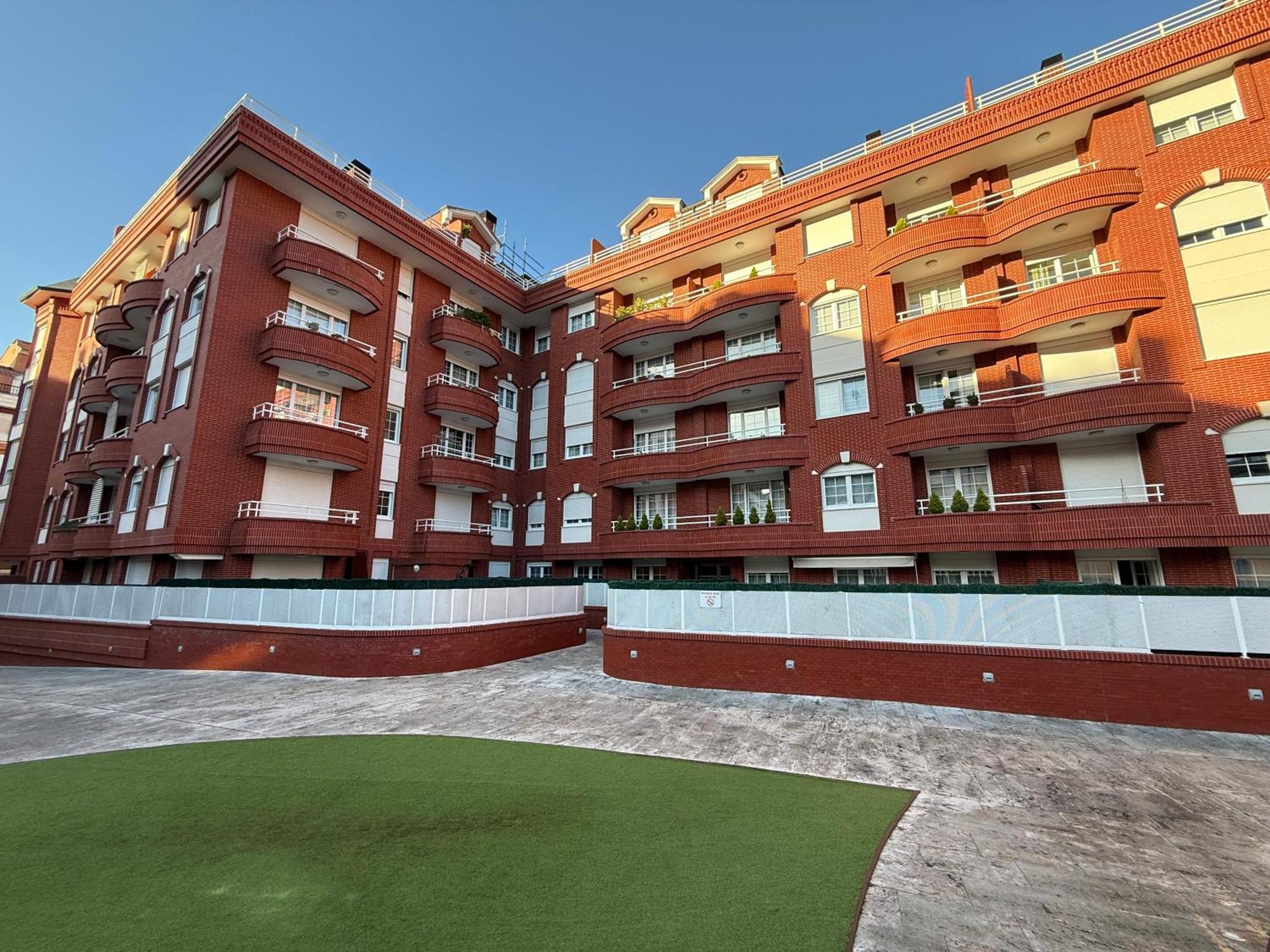 Castro Holidays - Centrico Piscina Urbanizacion Garaje Gratis Castro Urdiales Buitenkant foto